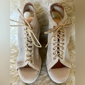 Very Volatile Suede Wedge Heels Women’s Size 10 Vintage